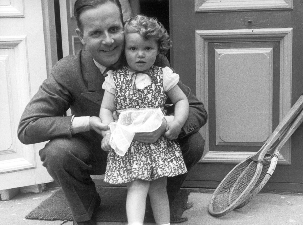 Biography - the early years 010 10 4685 copy